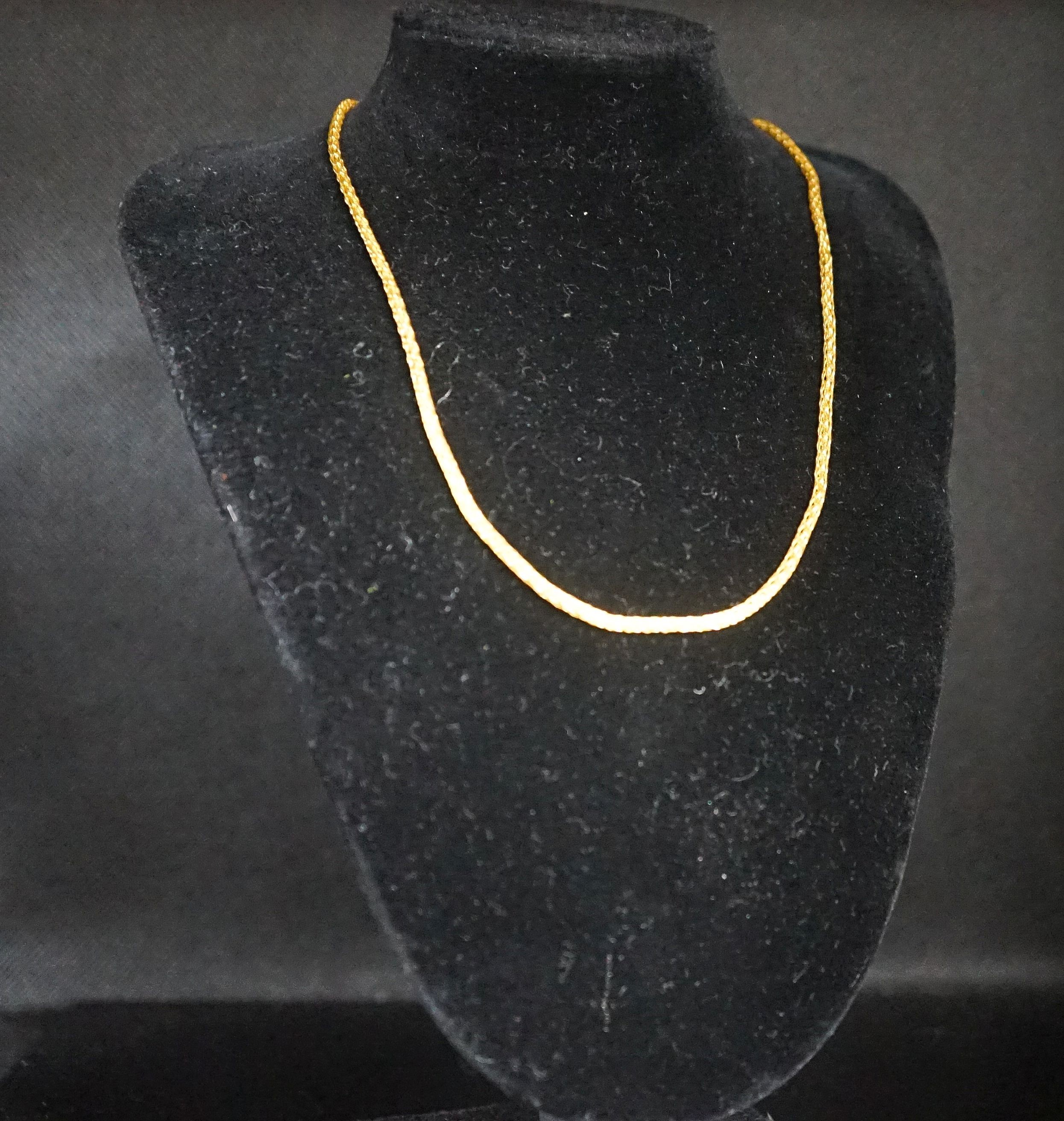 A continental yellow metal necklace, 38cm, 7.7 grams.